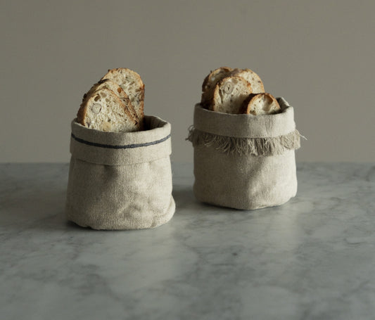 Panaderas de Lino beige con festón gris Oxford.