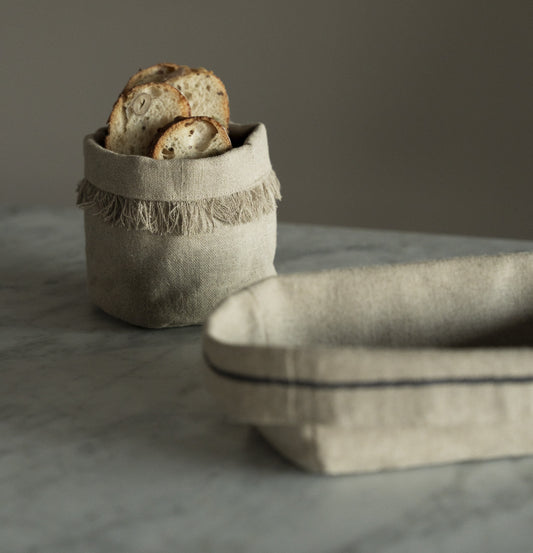 Panaderas de Lino beige con festón gris Oxford.