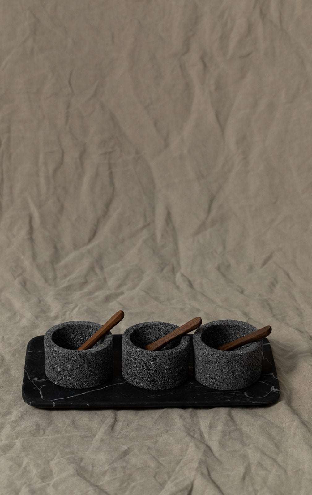 Set de 3 salseras Recinto + Charola