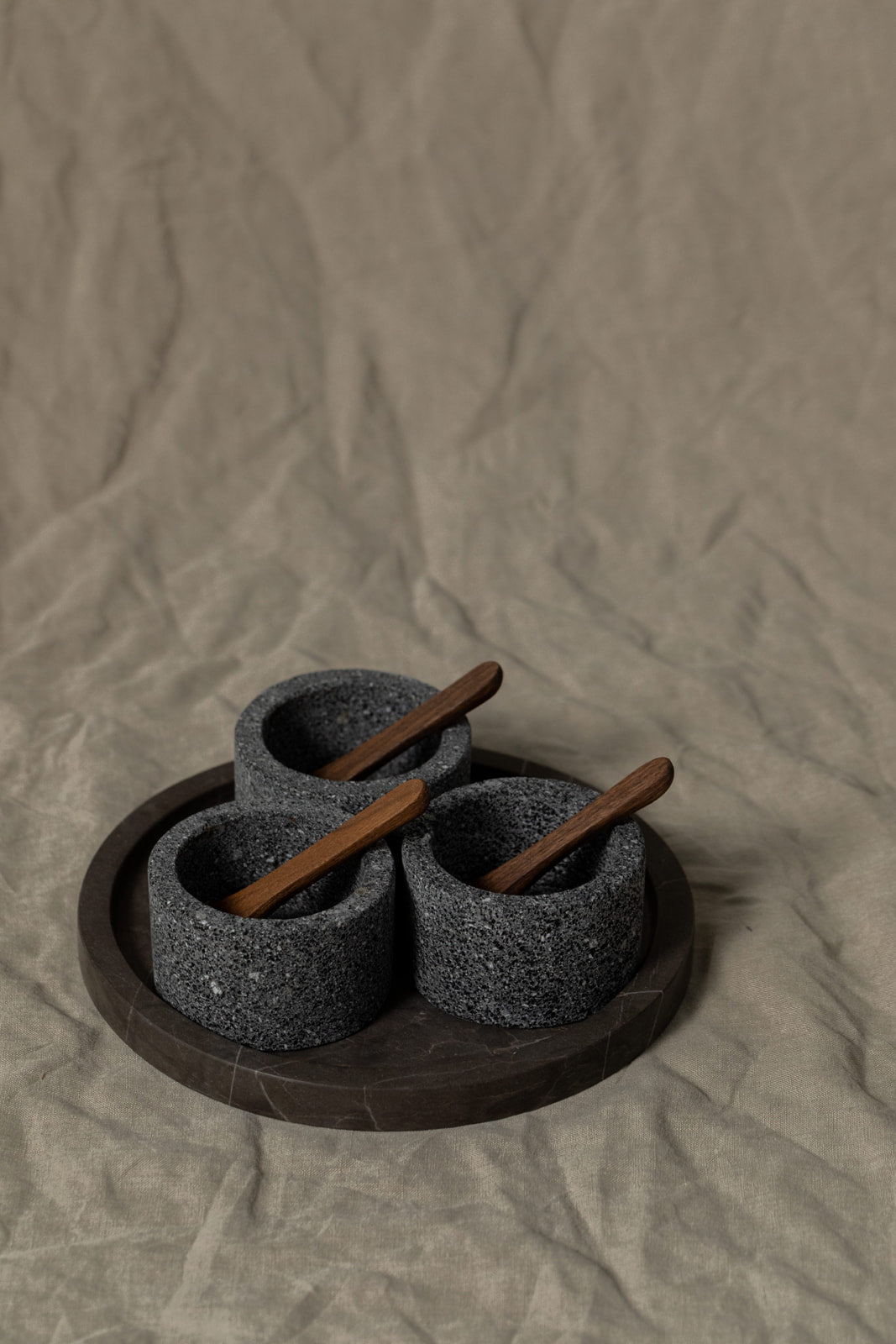 Set de 3 salseras Recinto + Charola