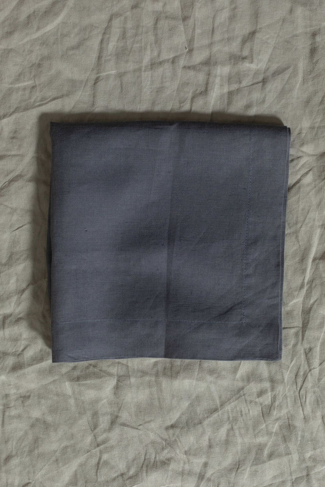 Servilletas / Individuales Gris oxford de lino español con festón gris claro - Colección Festón