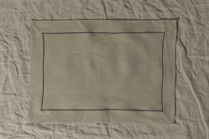 Servilletas / Individuales Beige de lino español con festón gris oxford - Colección Festón