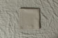 Servilletas / Individuales Beige de lino español con festón gris oxford - Colección Festón